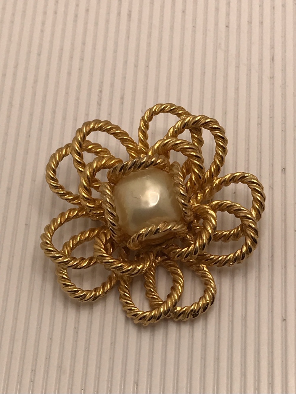 Vintage Benedict NY Gold-Tone Twisted Rope Flower Brooch with Pearl Center